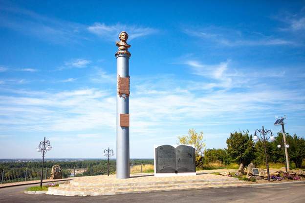 Памятный знак генералу Раевскому и А.С. Пушкину (станица Прочноокопская)